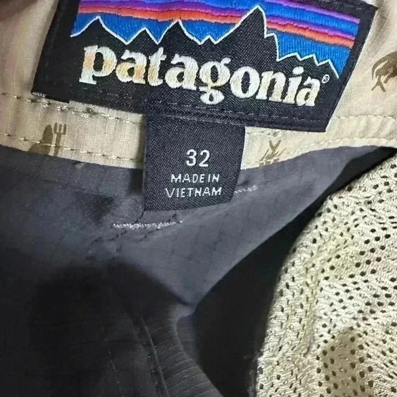 110. Patagonia Men’s Gray Textured Stripe Flat Front Shorts - Size 32 - Picture 3 of 4